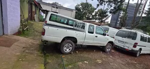 Toyota HiAce 2000 White