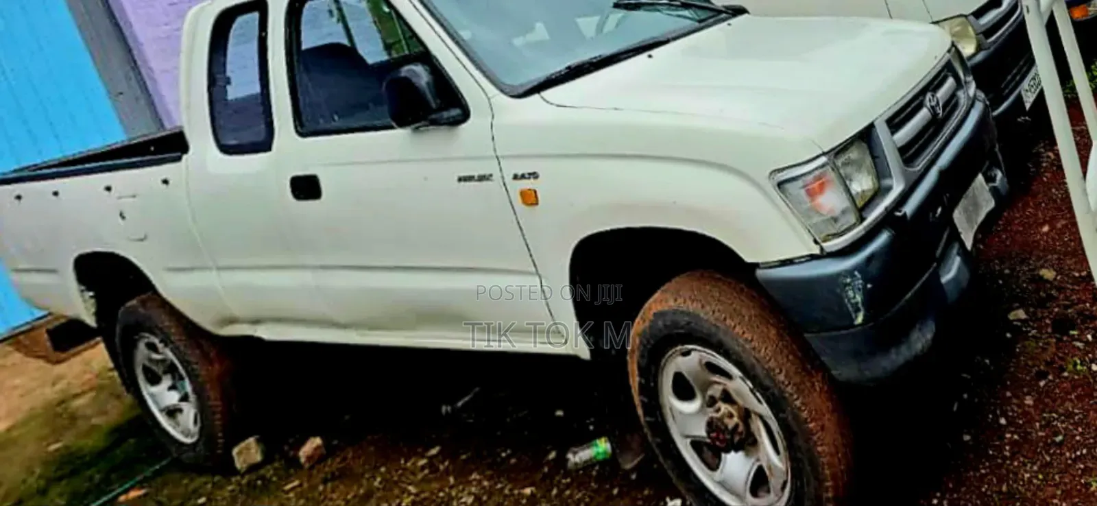 Toyota HiAce 2000 White