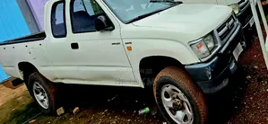 Toyota HiAce 2000 White