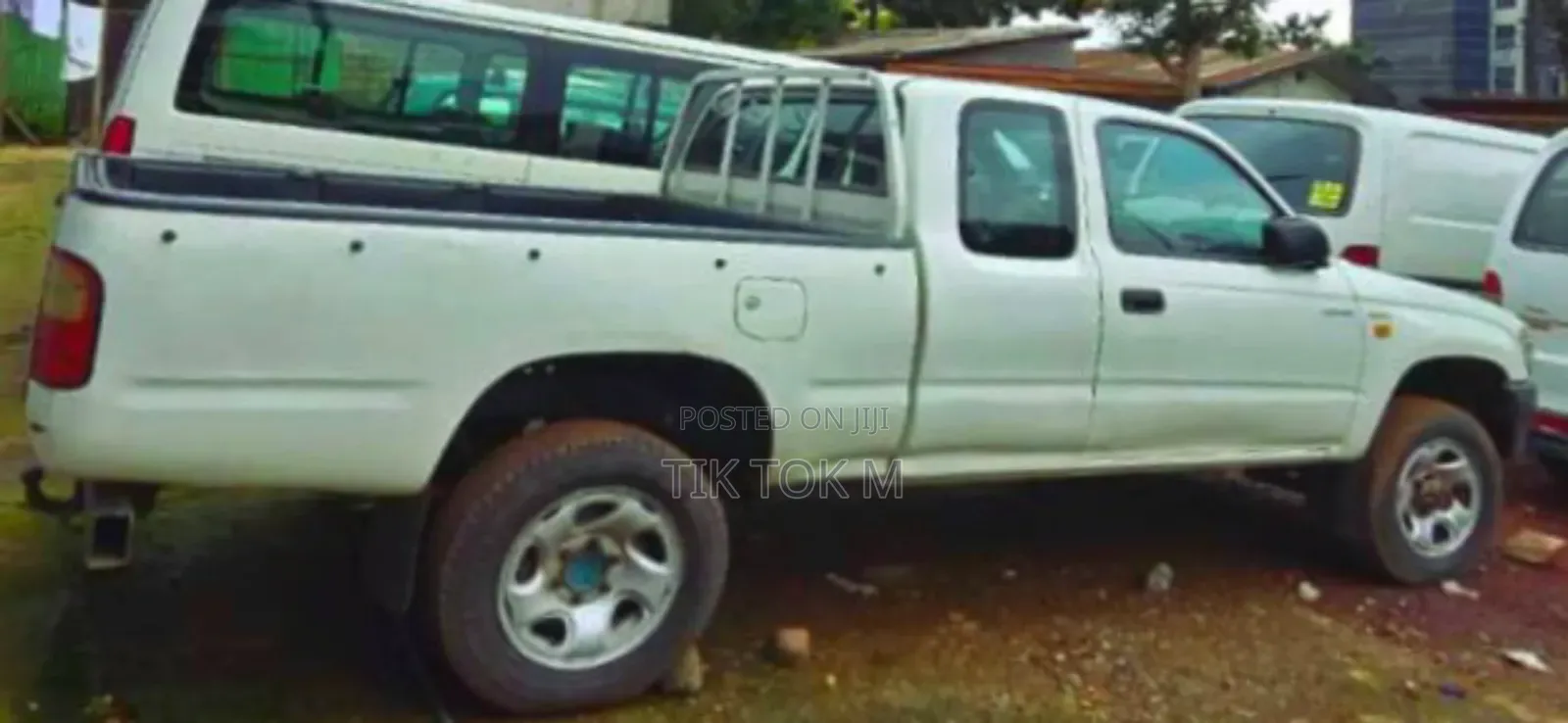 Toyota HiAce 2000 White