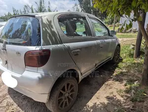 Toyota Vitz 2002 Silver