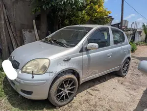 Toyota Vitz 2002 Silver