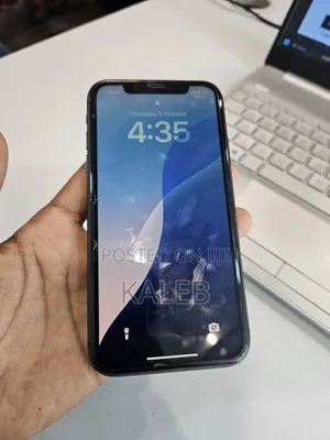 Photo - Apple iPhone 11 64 GB Black