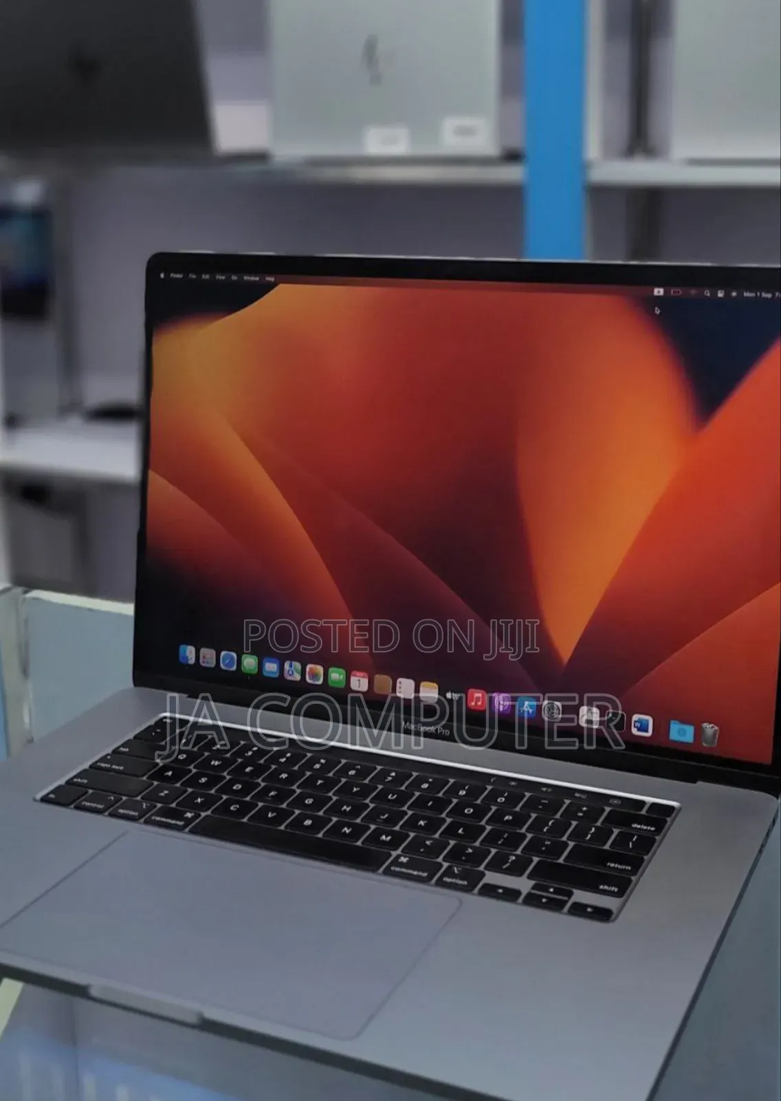 New Laptop Apple MacBook Pro 2019 16GB Intel Core I7 SSD 512GB