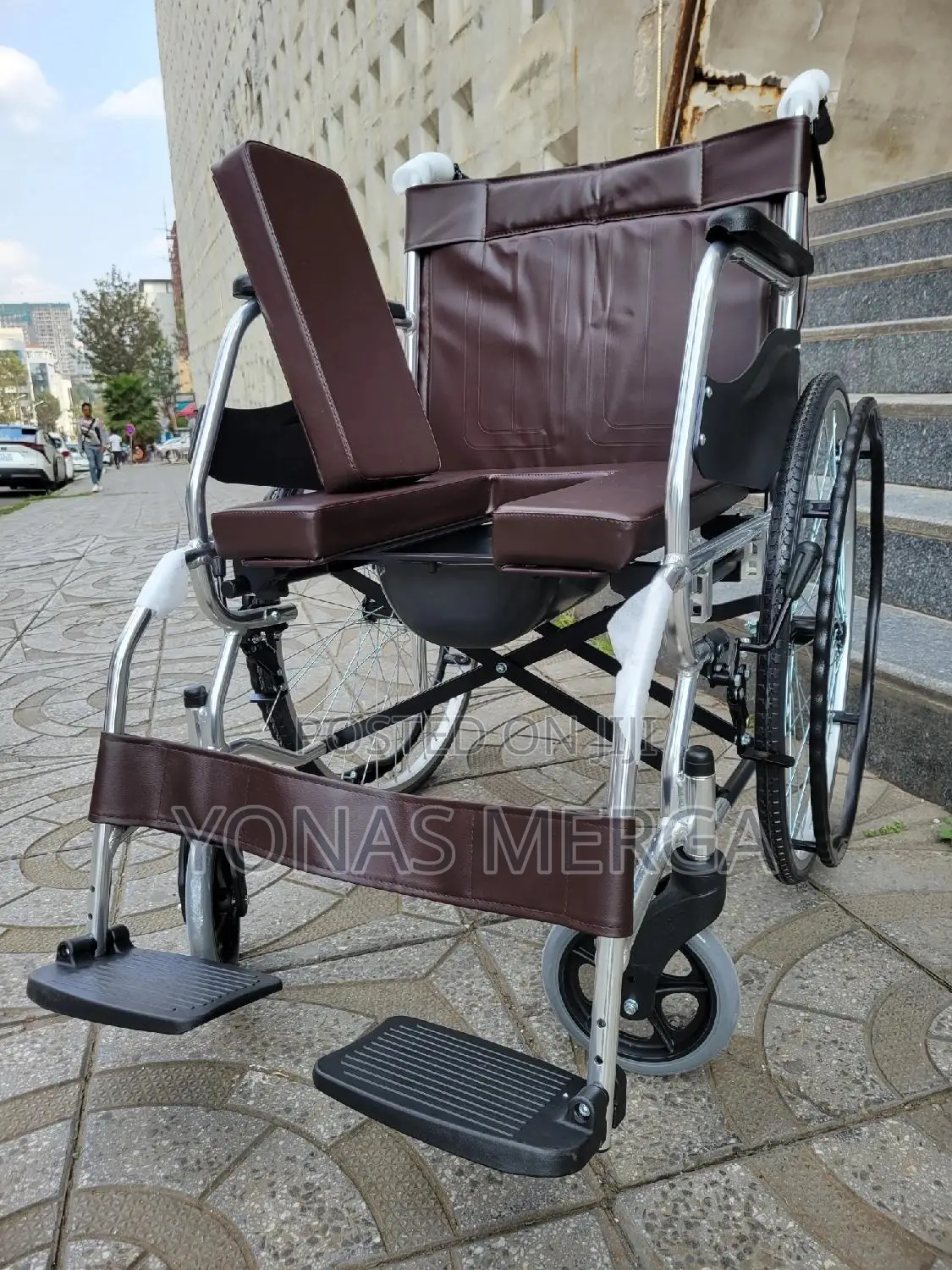Commode Wheelchair畛吟wheelchair=囧wheelchair曱亞ዊልቼር凶8designed to Assist