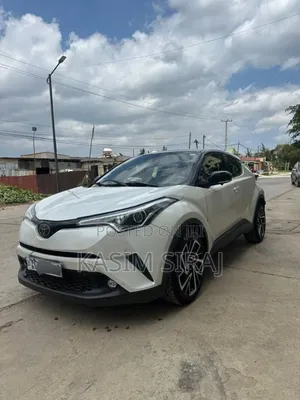 Photo - Toyota C-HR Limited 2021 White