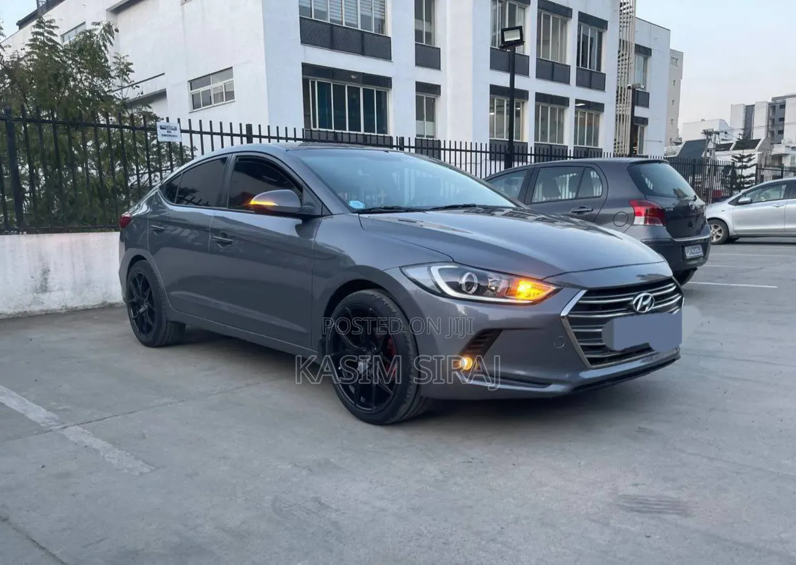 Hyundai Elantra Limited Sedan FWD (2.0L 4cyl 6A) 2017 Gray