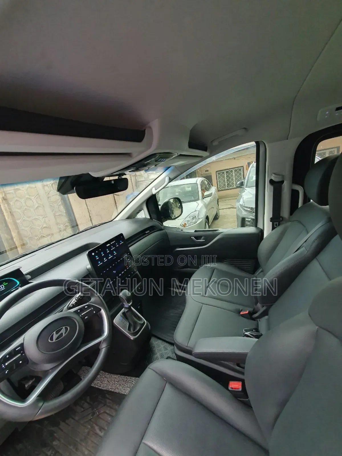 New Hyundai Staria 2024 Silver