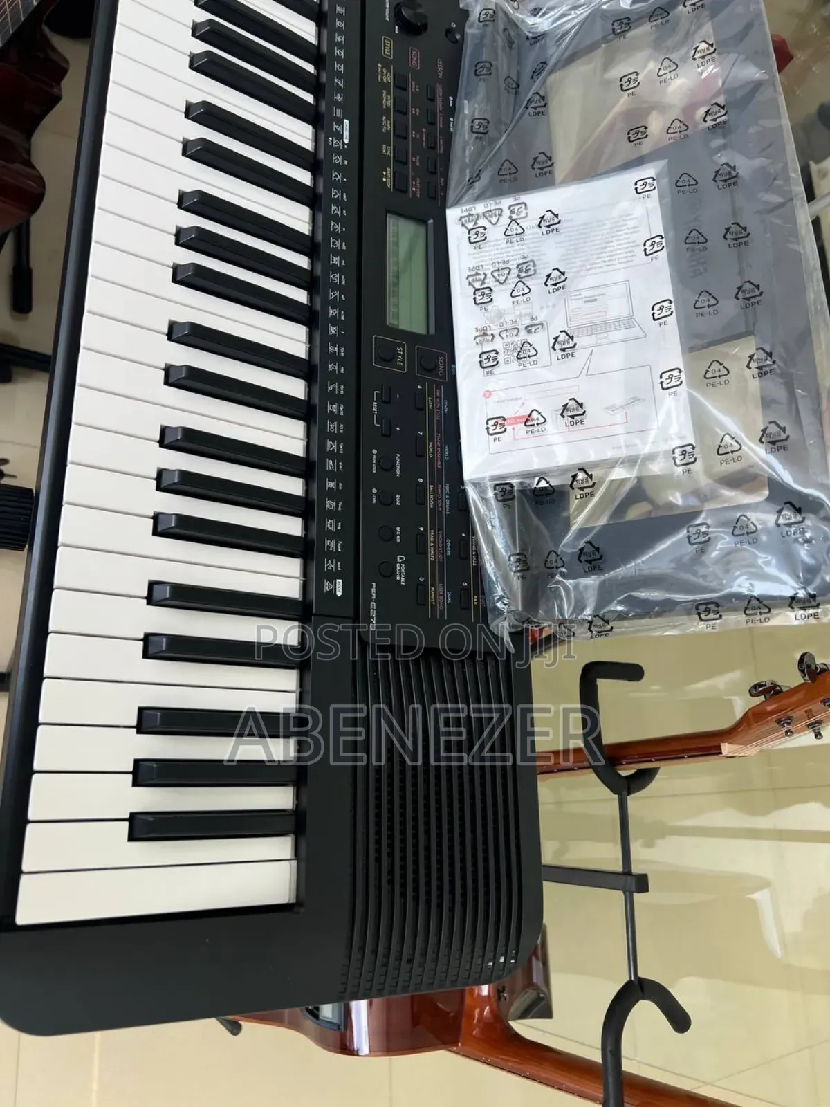 Yamaha PSR E273 Keyboard