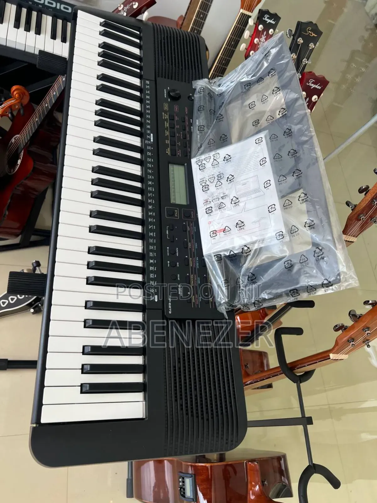 Yamaha PSR E273 Keyboard