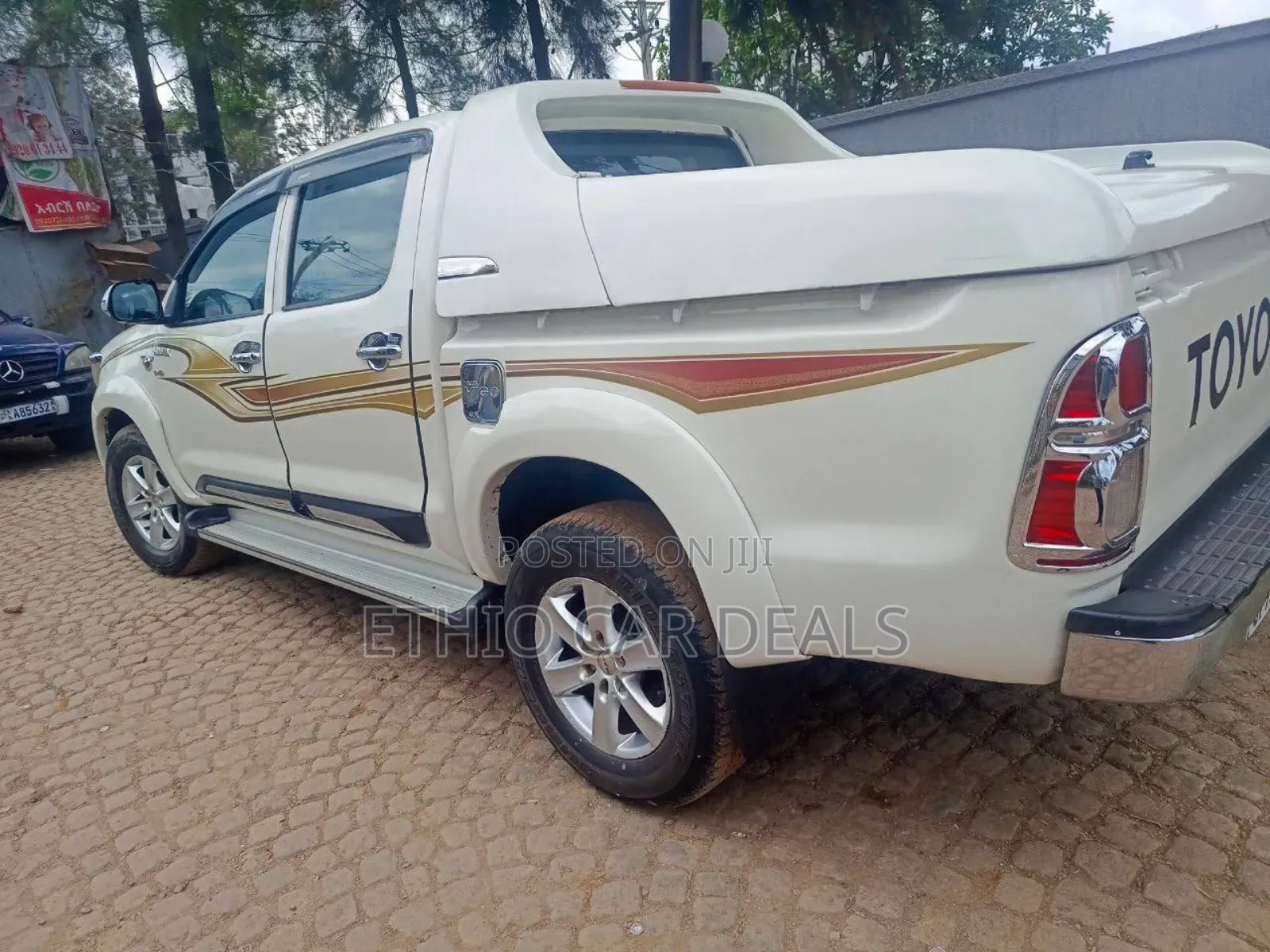 Toyota Hilux WORKMATE 2015 White
