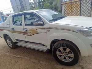 Toyota Hilux WORKMATE 2015 White