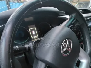 Toyota Hilux 2016 White