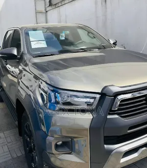 Photo - New Toyota Hilux 2025 Gray
