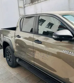 New Toyota Hilux 2025 Gray