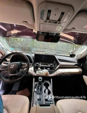 Toyota Grand Highlander Hybrid 2024 Blue