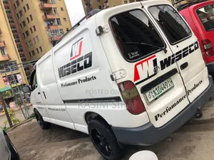 Toyota HiAce 2003 White