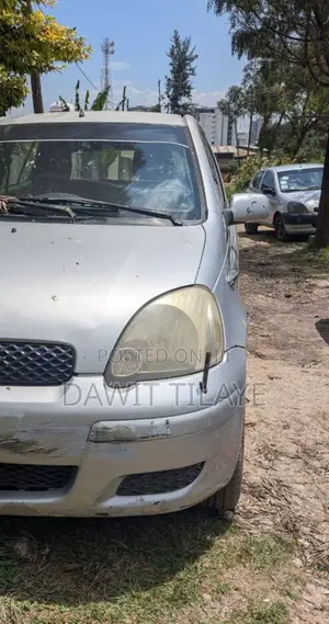 Toyota Vitz 2002 Silver