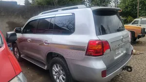 Toyota Land Cruiser 2010 Silver
