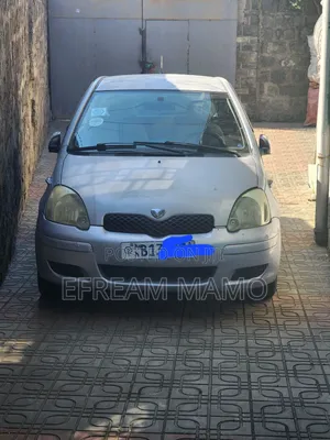 Photo - Toyota Vitz 2004 Purple