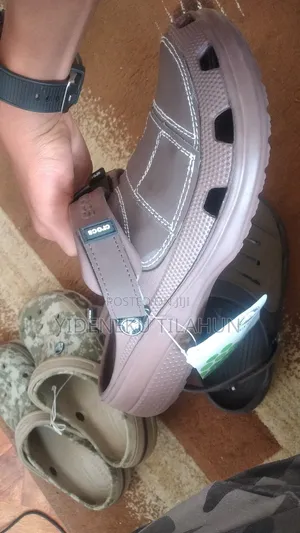 Photo - Classic Crocs Yukon Vista Brown