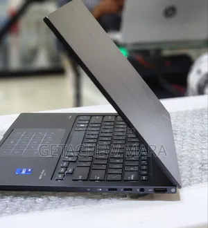 New Laptop Asus Zenbook 14 UX434 16GB Intel Core I7 SSD 512GB