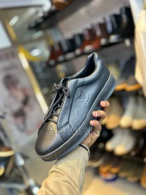 Photo - Lv Leather Sneaker