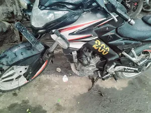 Photo - New Bajaj Pulsar RS200 2016 Black