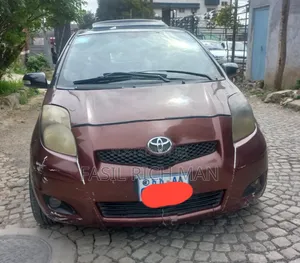 Photo - Toyota Yaris Base Hatchback 3dr 2010 Burgundy