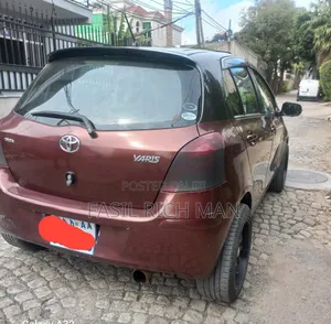Toyota Yaris Base Hatchback 3dr 2010 Burgundy
