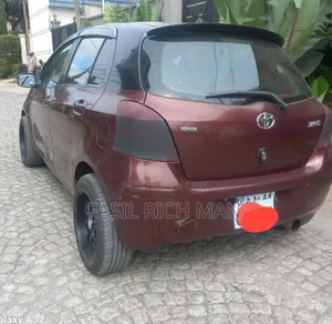 Toyota Yaris Base Hatchback 3dr 2010 Burgundy