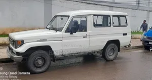 Toyota Land Cruiser 1990 White