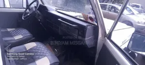 Toyota Land Cruiser 1990 White