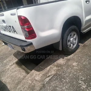 Toyota Hilux 2013 White