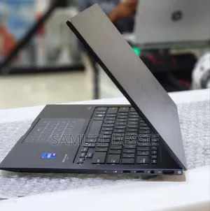 New Laptop Asus Zenbook 14 UX434 16GB Intel Core I7 SSD 512GB