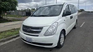 Photo - Hyundai Starex 2009 White