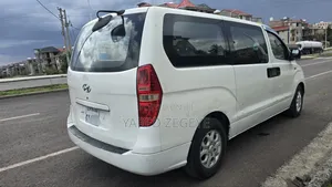 Hyundai Starex 2009 White