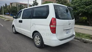 Hyundai Starex 2009 White