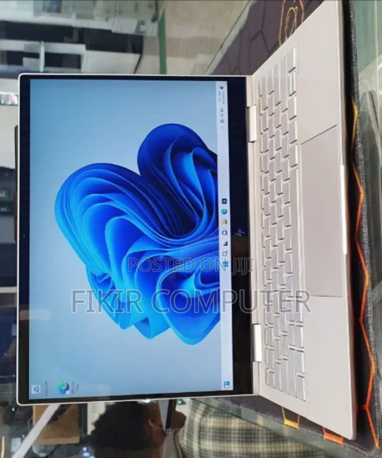 New Laptop HP Envy X360 8GB Intel Core I7 SSD 512GB