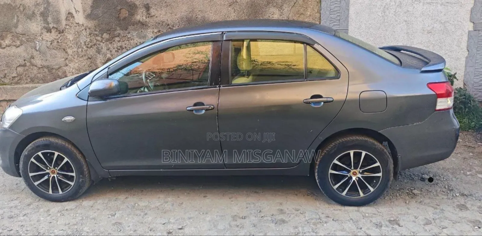 Toyota Yaris 2012 Gray