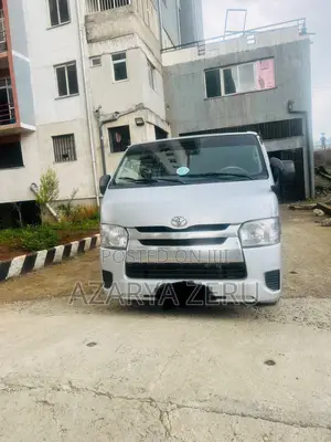 Toyota HiAce 220 2007 Silver