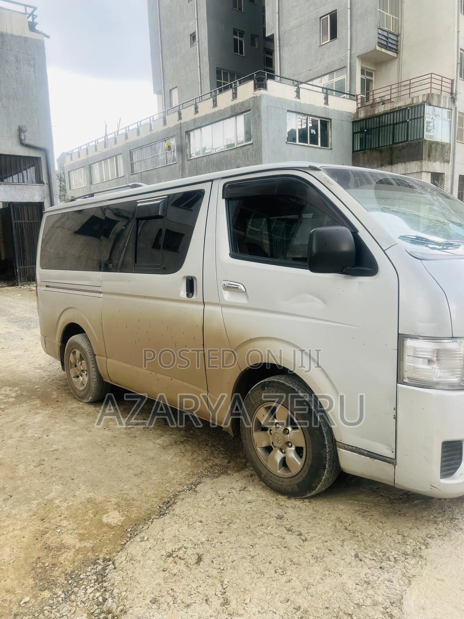 Toyota HiAce 220 2007 Silver