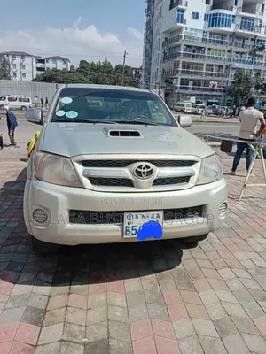 Photo - Toyota Hilux 2008 Silver