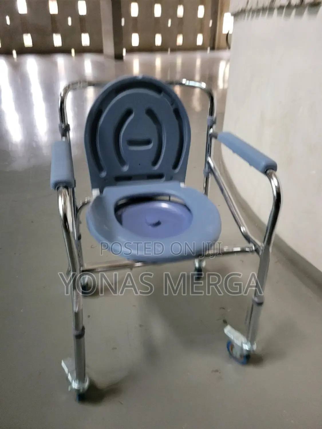 Commode Pot Chair昀፮toilet Chair耳官assistance With Toileting二፹wheels
