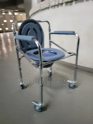 3-in-1 Feature, Serving as a Bedside Toilet梳፭commode Chair፤哈potty Kit