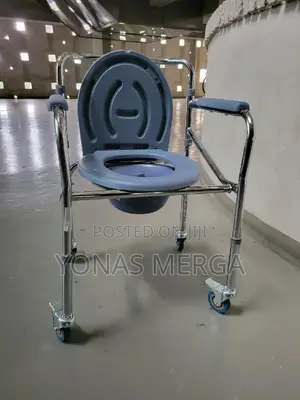 Photo - Toilet Chair戳嗇commode Chair夕久bathrooms and Easy Transport. Setup