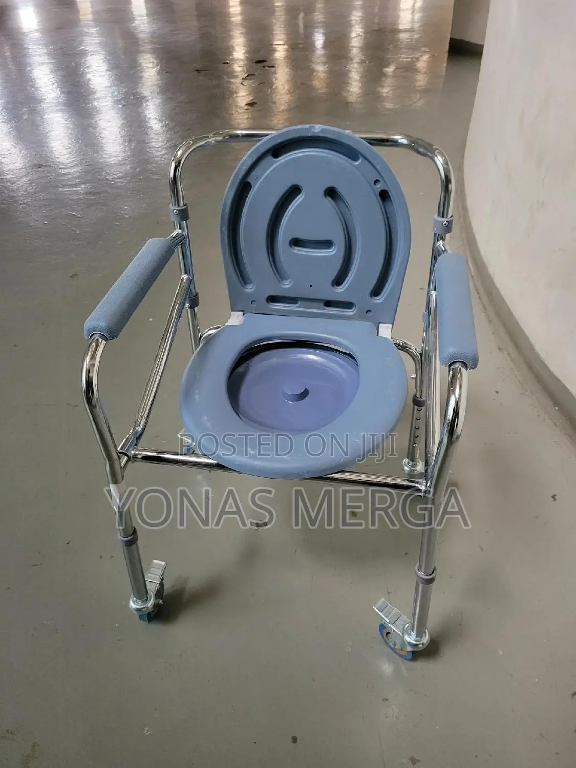 Toilet Chair哈岯foldable Heavy Duty Removable Pot (3 in 1 Commode)
