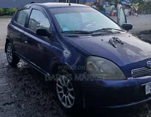 Photo - Toyota Vitz 2001 Blue