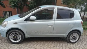 Toyota Vitz 2004 Blue