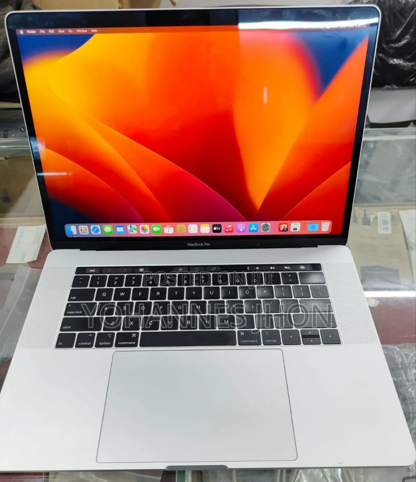 New Laptop Apple MacBook Pro 2019 16GB Intel Core I7 SSD 512GB